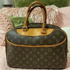 Louis Vuitton Authentic LV Deauville GM must have!